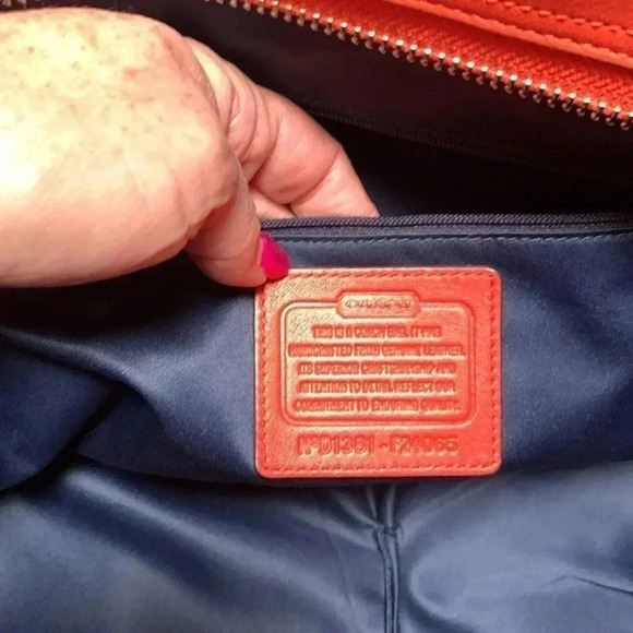 COACH Bag/Purse. Some signs of wear but an over all great piece. - Picture 3 of 6